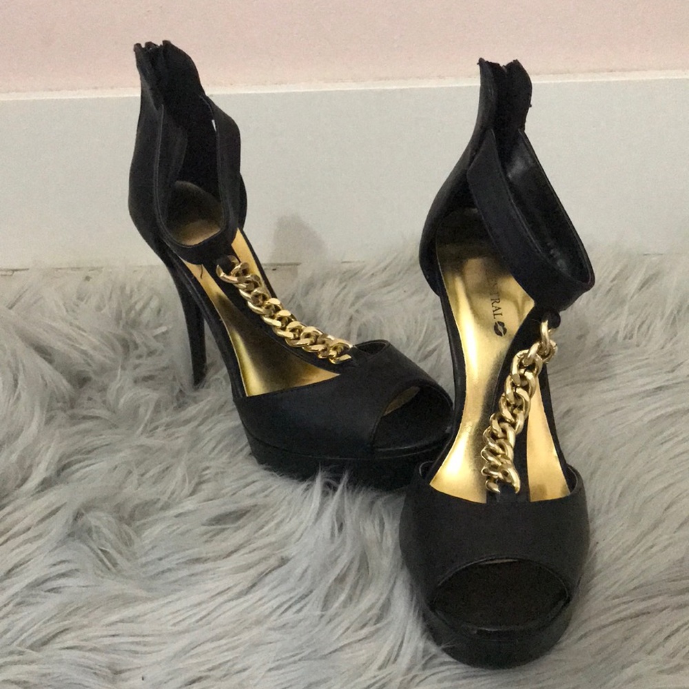 High Heels - Picture 3 of 5